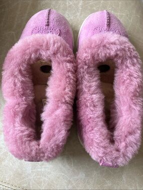 UGG Kids Rylan Slip-On Sheepskin Slippers, Rubber Bottom Shoes Pink Size 2 NIB